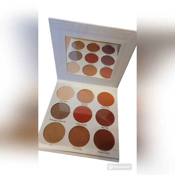 Give Them Lala Beauty - The Grown Woman Palette - Picture 1 of 3
